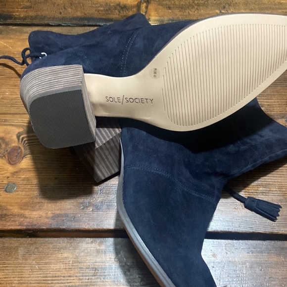 Brand new booties - Picture 3 of 3